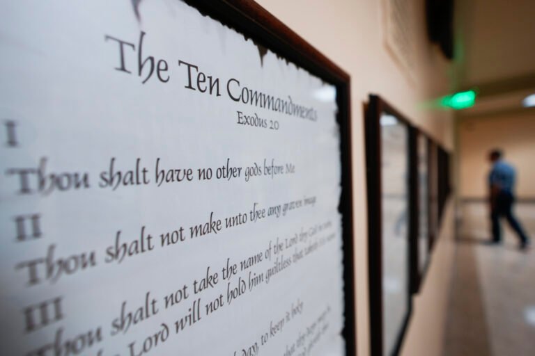 Change in establishment clause test doesn’t save Louisiana’s Ten Commandments law, 5th Circuit says