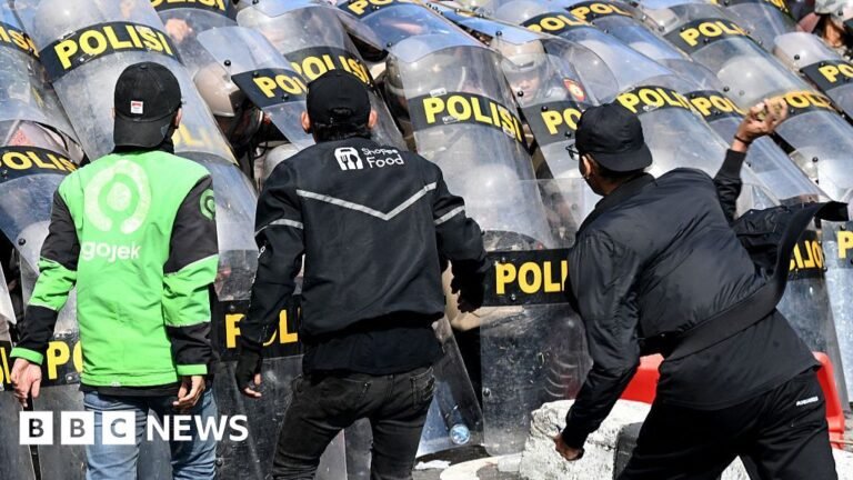 Indonesian politicians to have perks cut in bid to quell unrest Indonesian politicians to have perks cut in bid to quell unrest