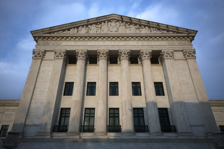 Trump administration urges Supreme Court to uphold tariffs