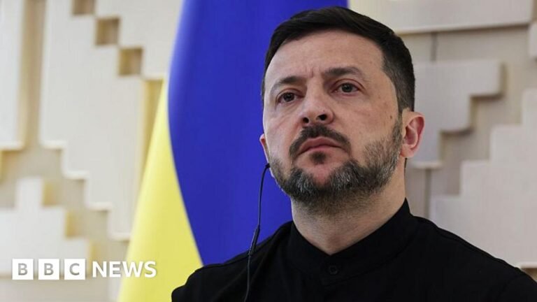Volodymyr Zelensky warns against giving away territory to Russia, as latest Ukraine talks end Volodymyr Zelensky warns against giving away territory to Russia, as latest Ukraine talks end
