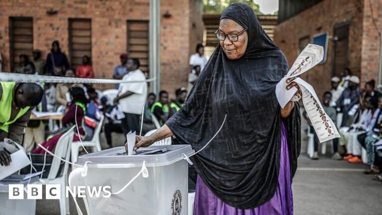 Yoweri Museveni faces Bobi Wine in presidential poll