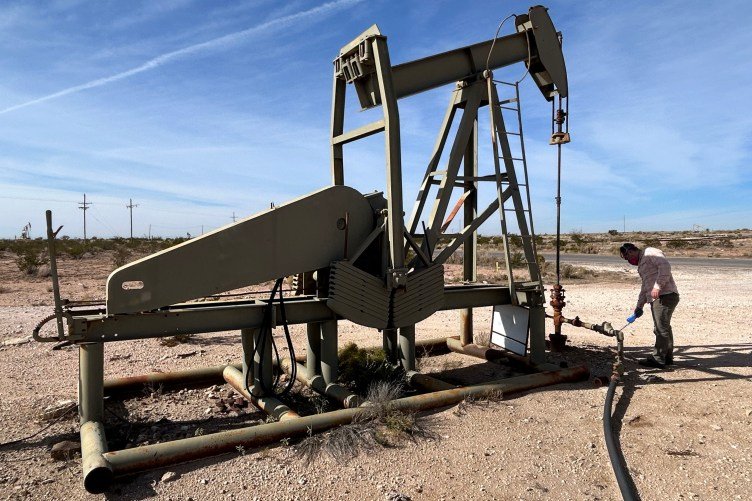 New Mexico Sues Texas Oil Companies for Walking Away From Their Leaking Wells — ProPublica New Mexico Sues Texas Oil Companies for Walking Away From Their Leaking Wells — ProPublica