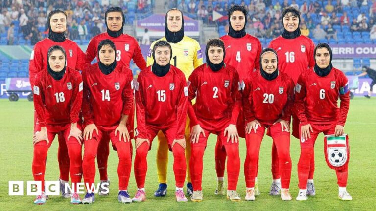 Five Iranian footballers granted Australian visas after anthem protest