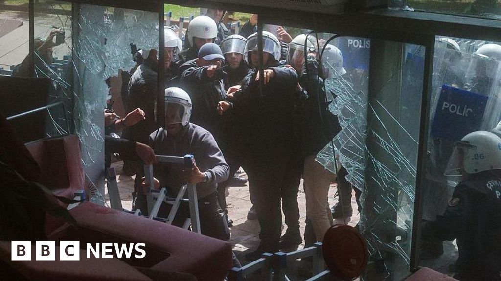 Turkish riot police storm opposition offices after leaders ousted Turkish riot police storm opposition offices after leaders ousted