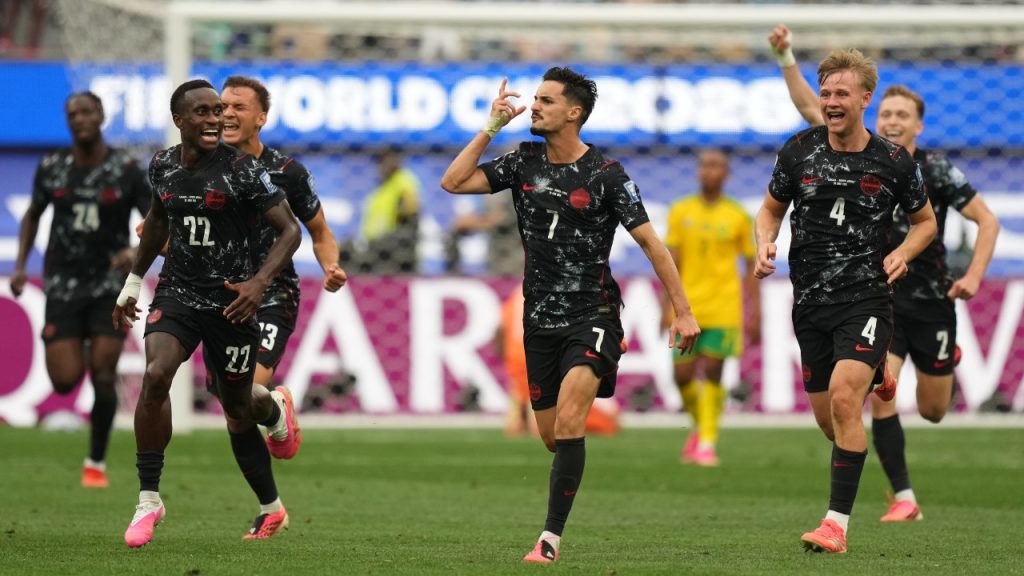 Canada takes down South Africa, advances to World Cup Round of 16