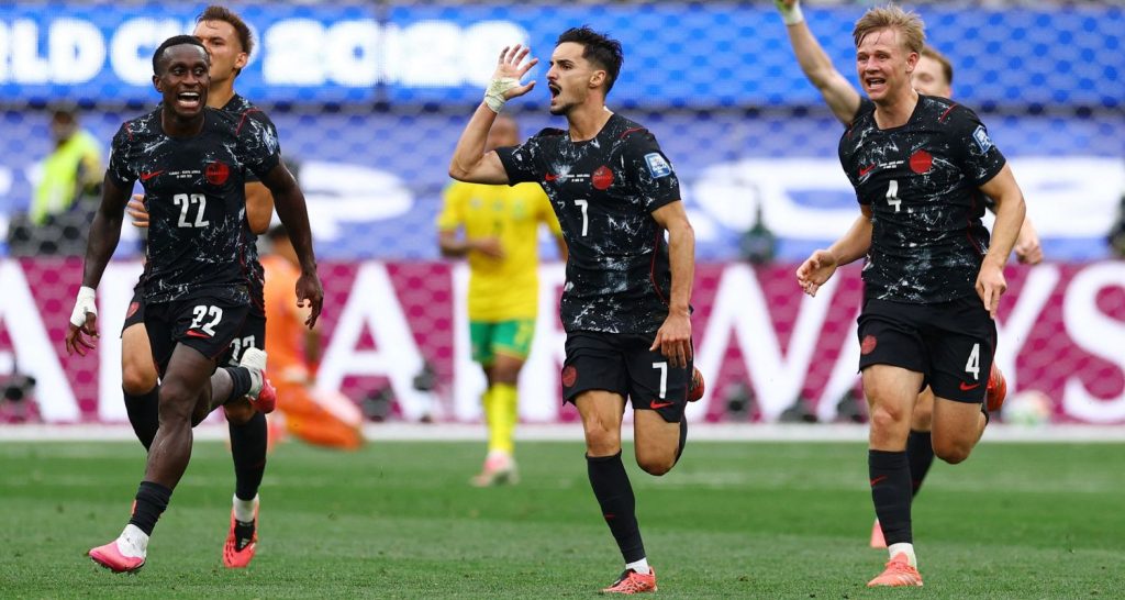 Canada beat South Africa with last-gasp goal, reach last 16