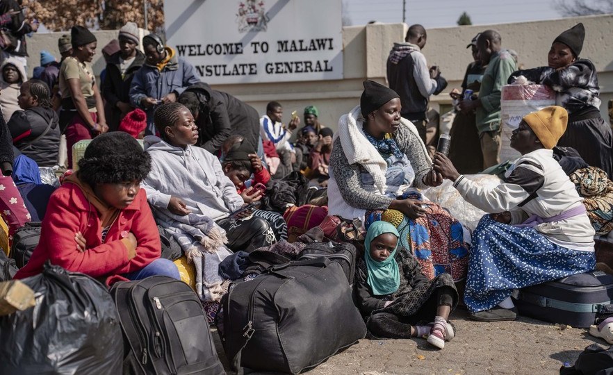 South Africa: Hundreds of People Still Stranded Outside Malawian Consulate South Africa: Hundreds of People Still Stranded Outside Malawian Consulate