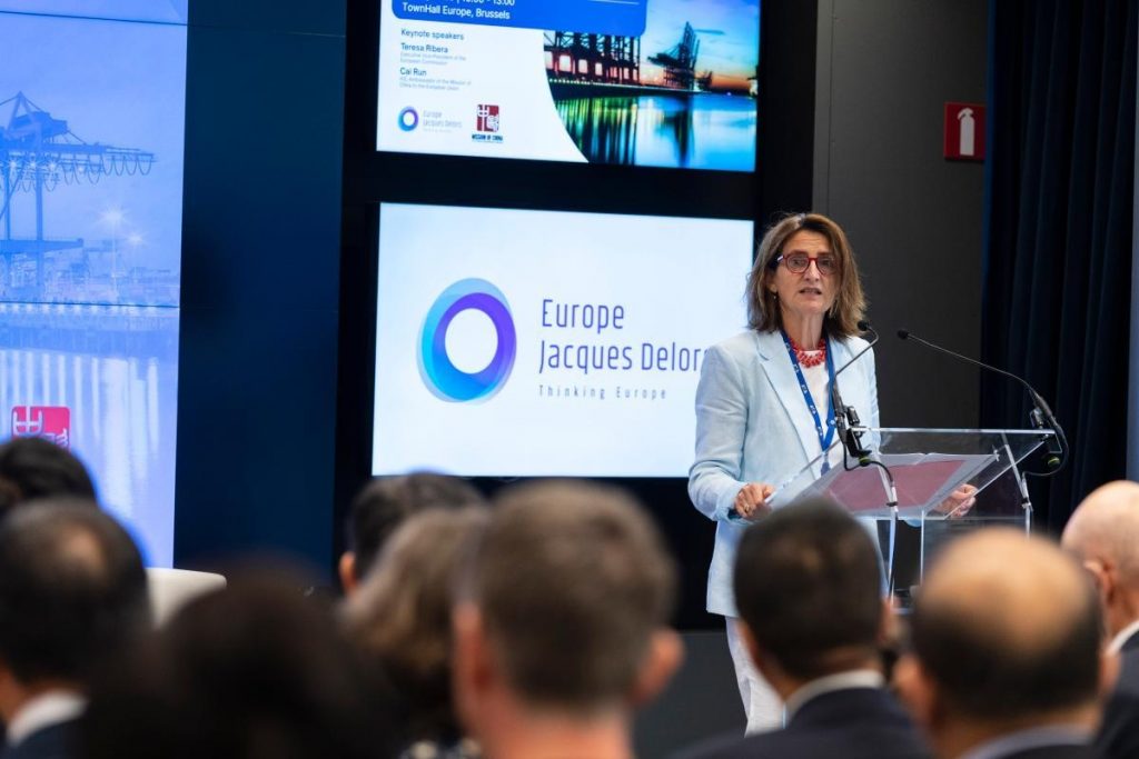 Chinese Mission to the EU and Europe Jacques Delors jointly hold seminar on China Chinese Mission to the EU and Europe Jacques Delors jointly hold seminar on China