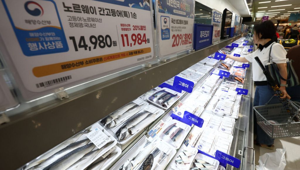 Keeping their cool: Korean mackerel, grapes arrive in Africa in icy Keeping their cool: Korean mackerel, grapes arrive in Africa in icy
