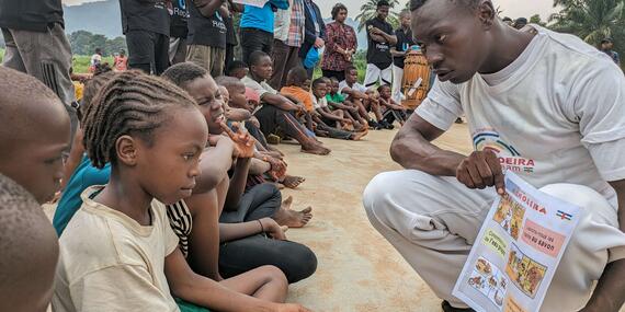Children receive cholera prevention messages in the Central African Republic, where CERF funding will help strengthen the urgent response to the outbreak. Photo: UNICEF