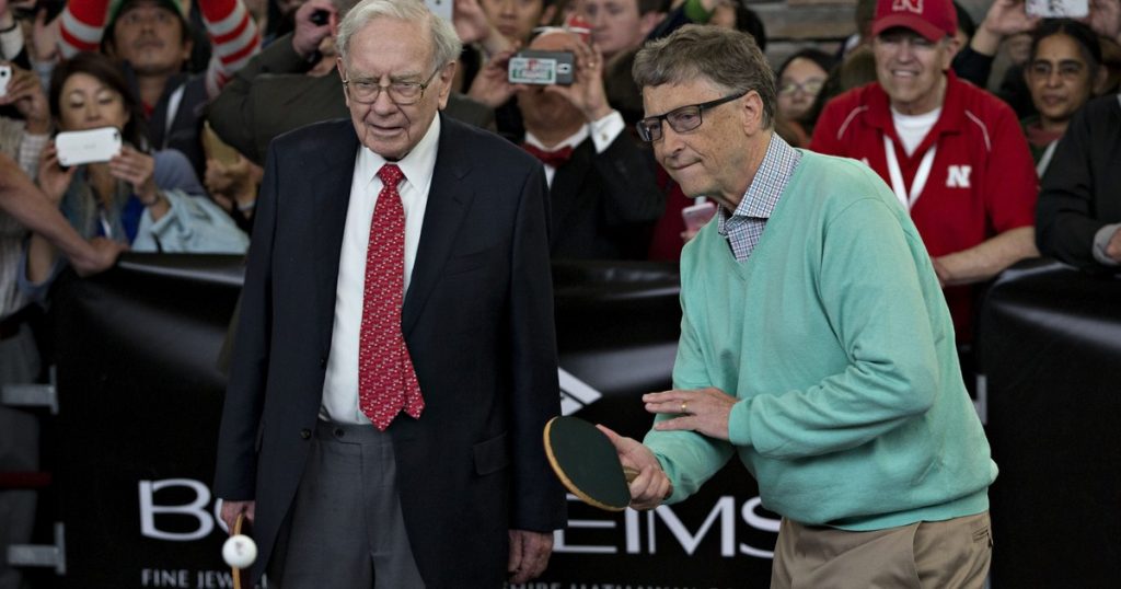 Warren Buffett weighs in on Bill Gates' Epstein ties: 'No one bats a thousand in the business of choosing people'