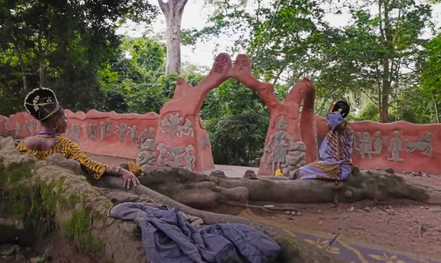 Divine Sculptures Revere a Yorùbá Goddess in Nigeria’s Ọṣun Divine Sculptures Revere a Yorùbá Goddess in Nigeria's Ọṣun