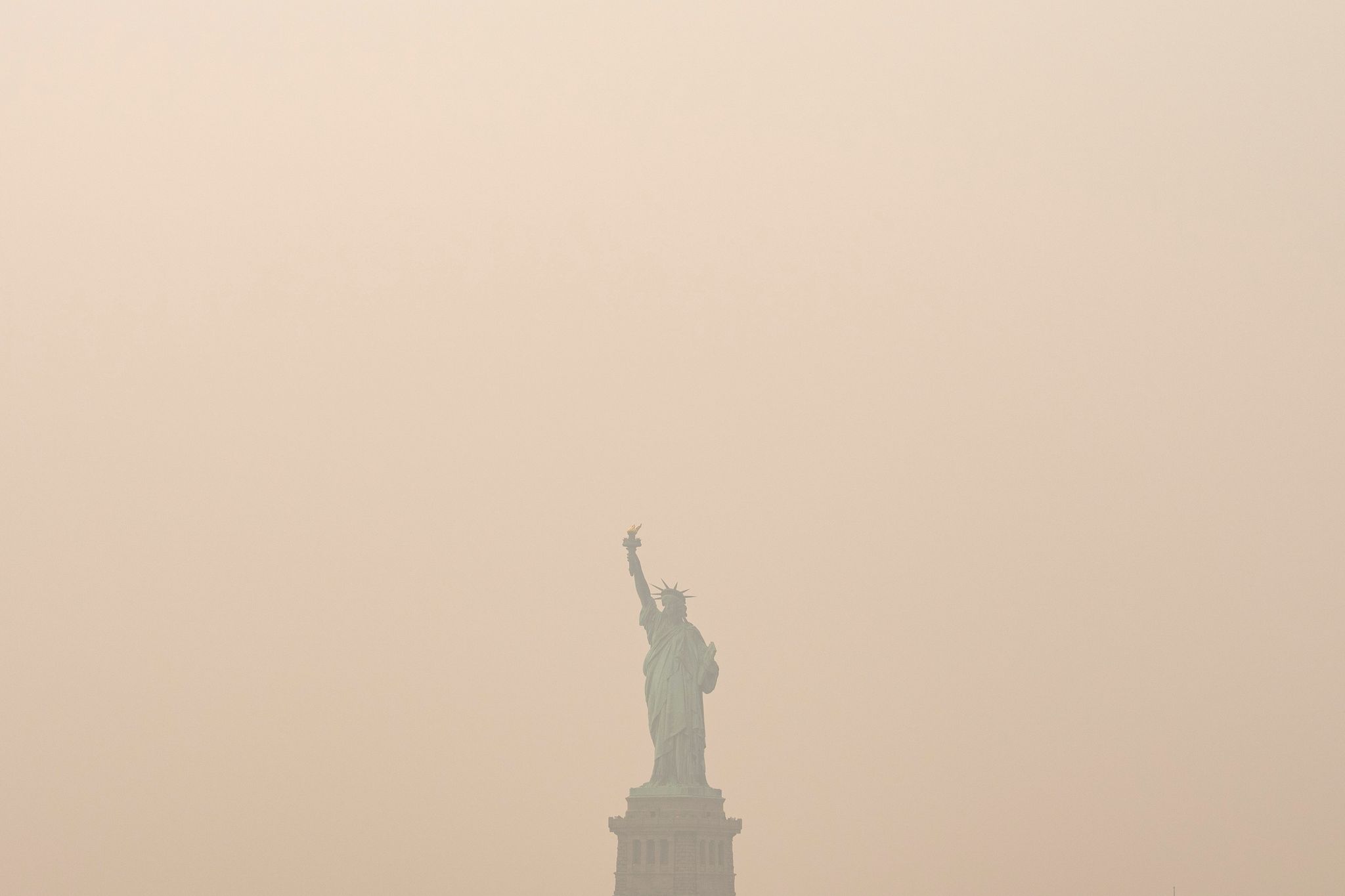 Toxic Wildfire Smoke Paralyzes US Midwest and East Coast Cities