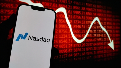 US Stocks Close: Three Major Indices Fall Across the Board, Nasdaq Drops 1.4%; Memory Stocks Stop Falling and Stabilize, Tech Stocks Sold Off; Market Focuses on Earnings to Be Released Next Week US Stocks Close: Three Major Indices Fall Across the Board, Nasdaq Drops 1.4%; Memory Stocks Stop Falling and Stabilize, Tech Stocks Sold Off; Market Focuses on Earnings to Be Released Next Week