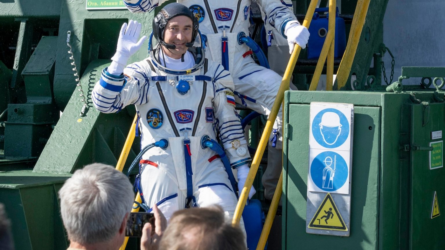US-Russian crew arrives at the International Space Station for 8